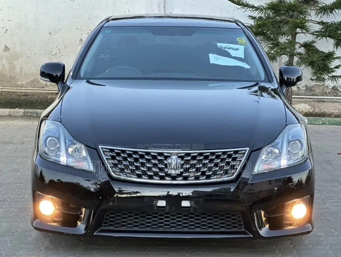 Toyota Crown 2012 Black