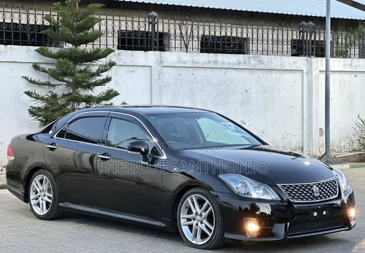 Toyota Crown 2012 Black