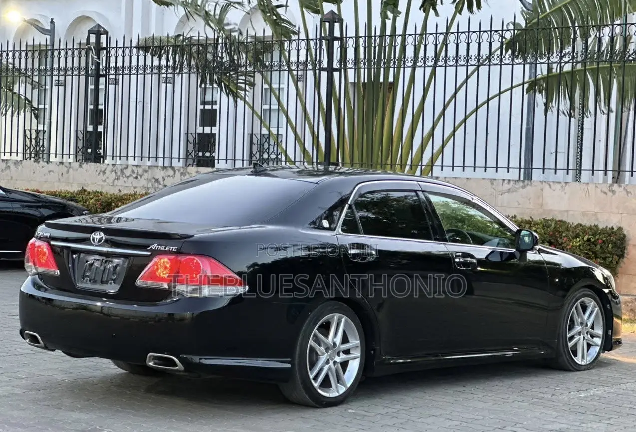 Toyota Crown 2012 Black