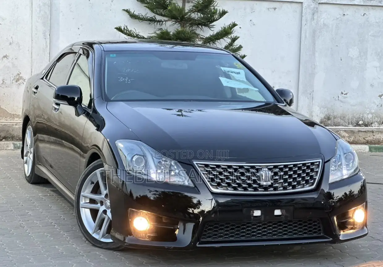 Toyota Crown 2012 Black