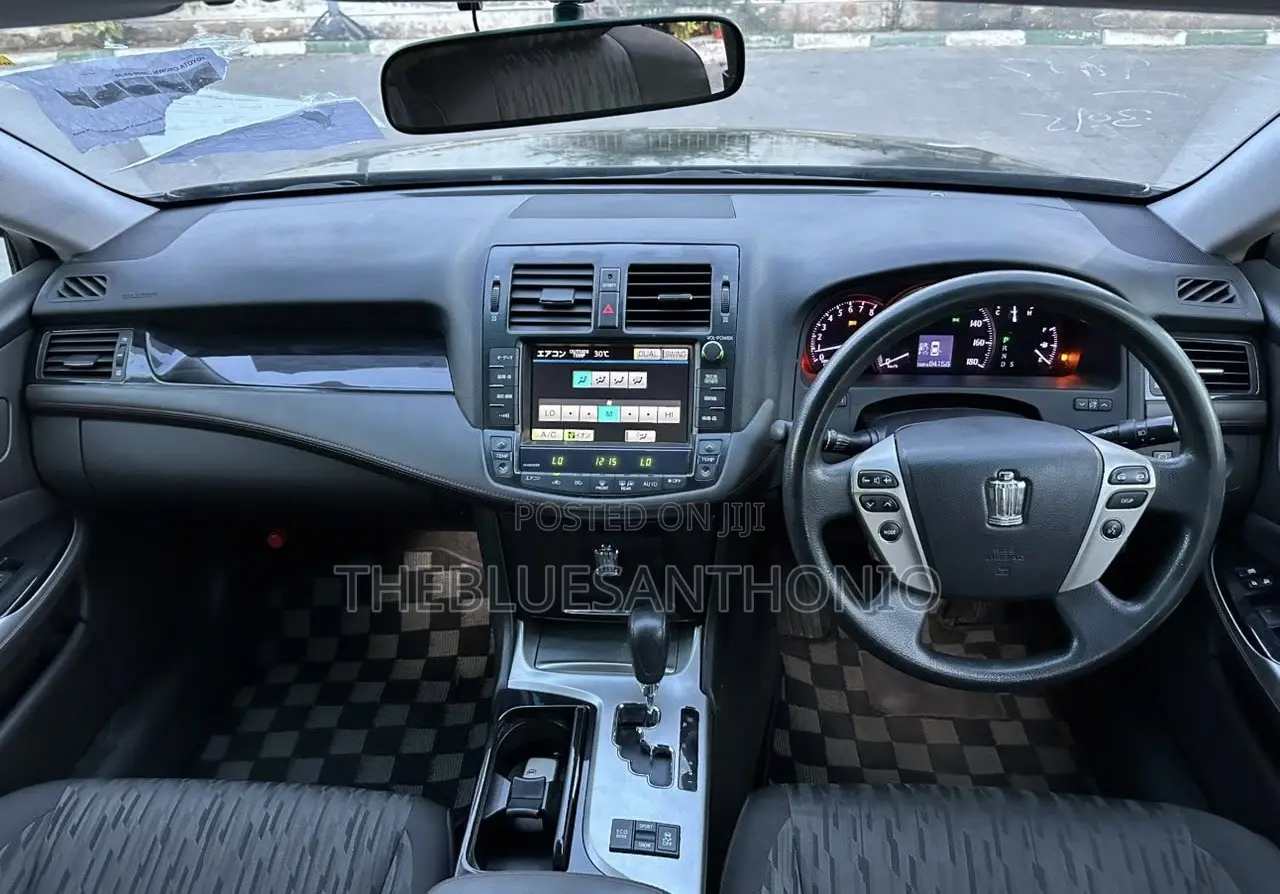 Toyota Crown 2012 Black