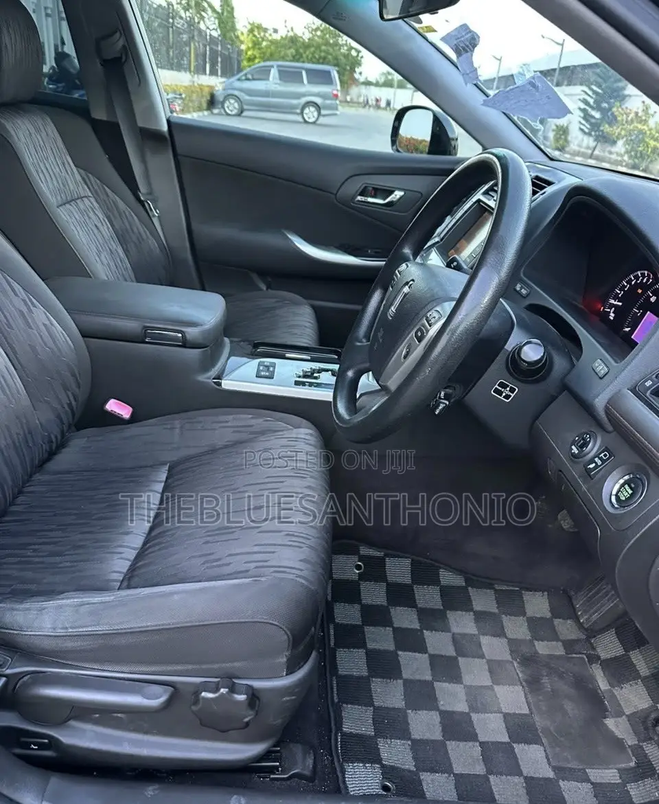 Toyota Crown 2012 Black