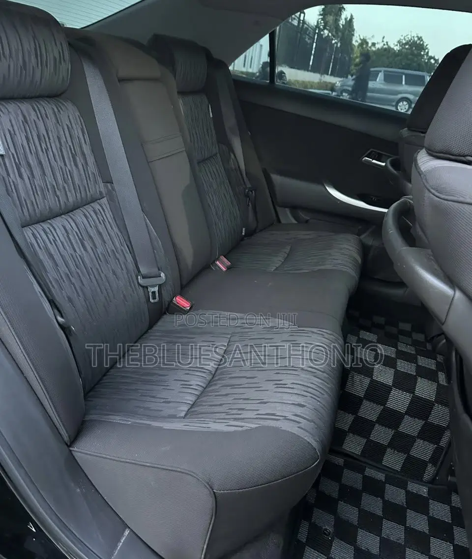Toyota Crown 2012 Black