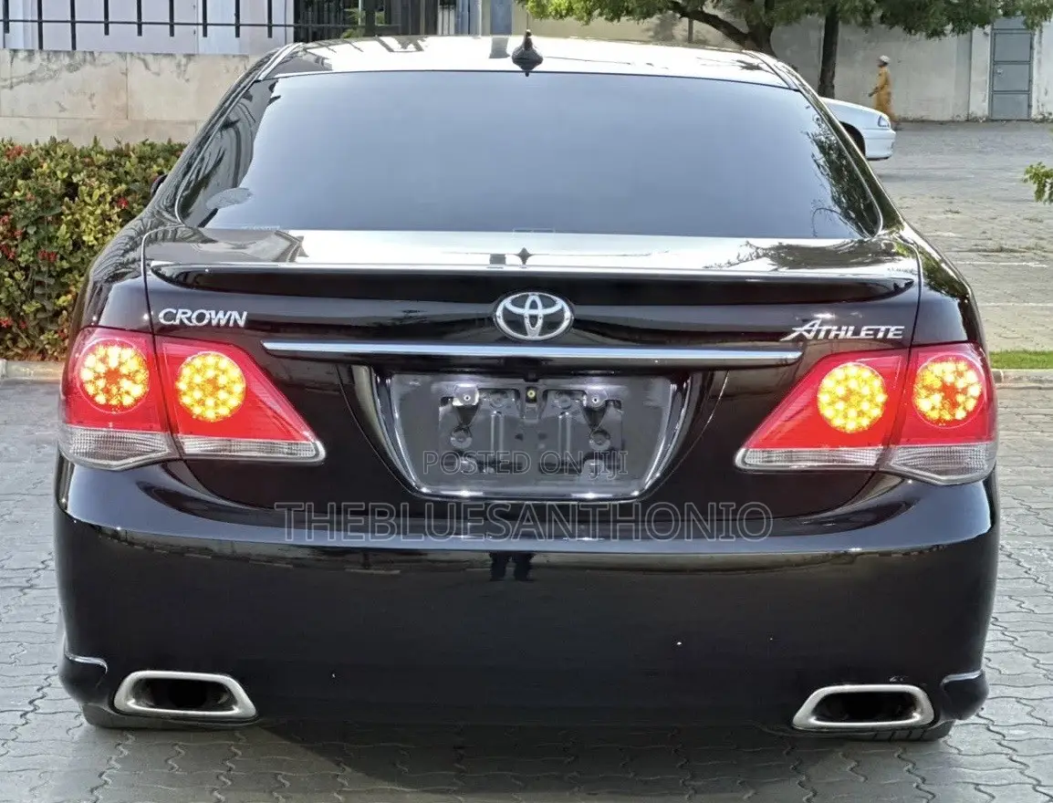Toyota Crown 2012 Black