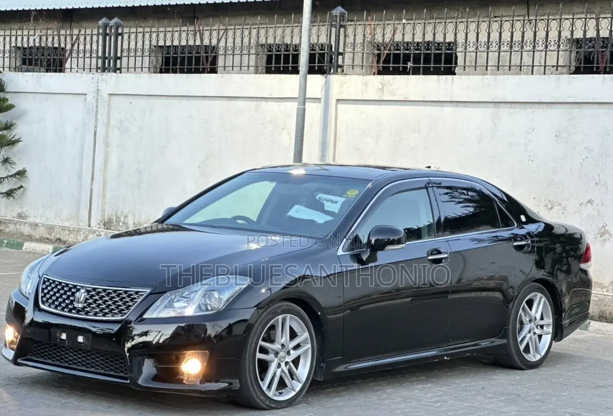 Toyota Crown 2012 Black