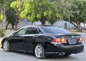 Toyota Crown 2012 Black