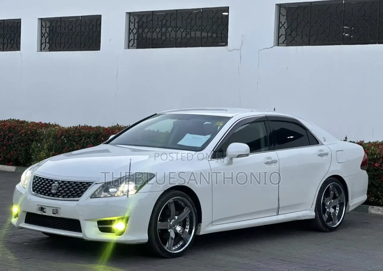 Toyota Crown 2012 Pearl