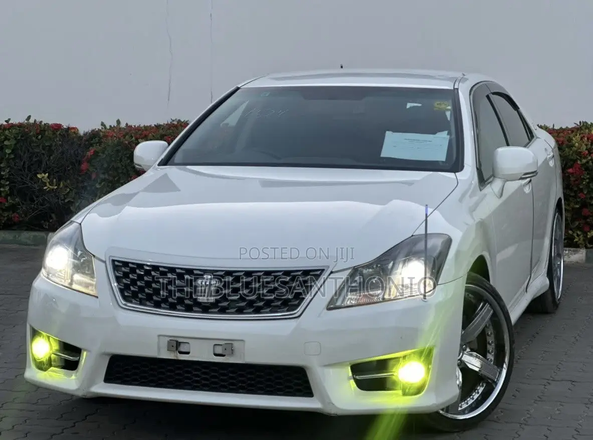 Toyota Crown 2012 Pearl