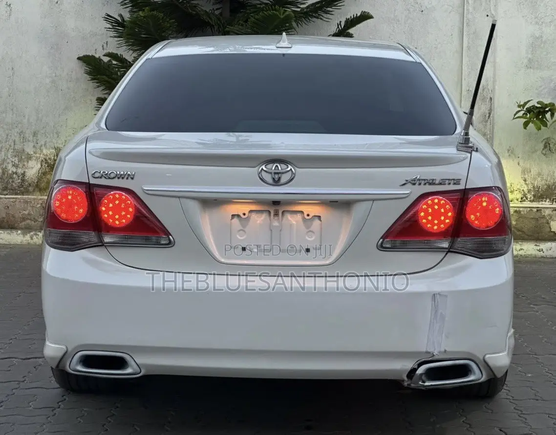 Toyota Crown 2012 Pearl