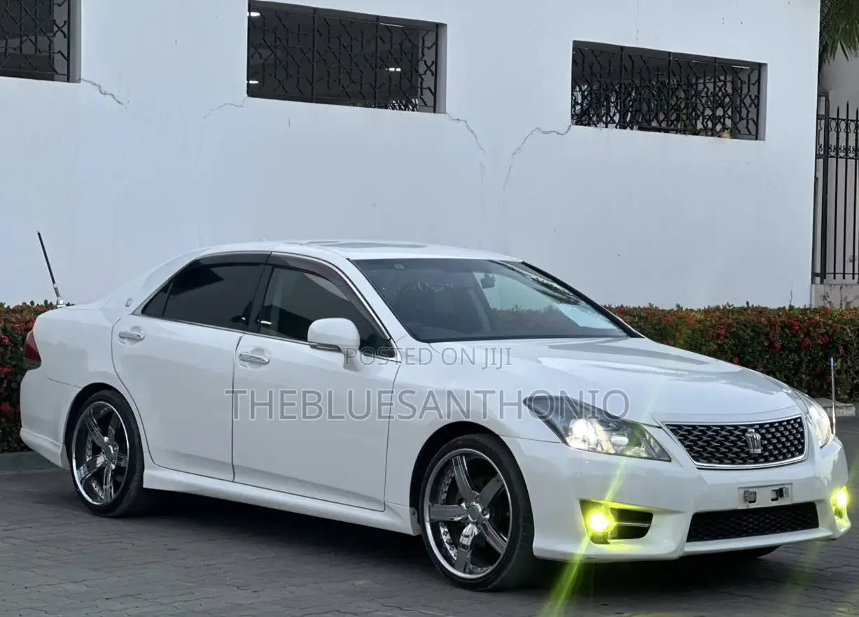 Toyota Crown 2012 Pearl