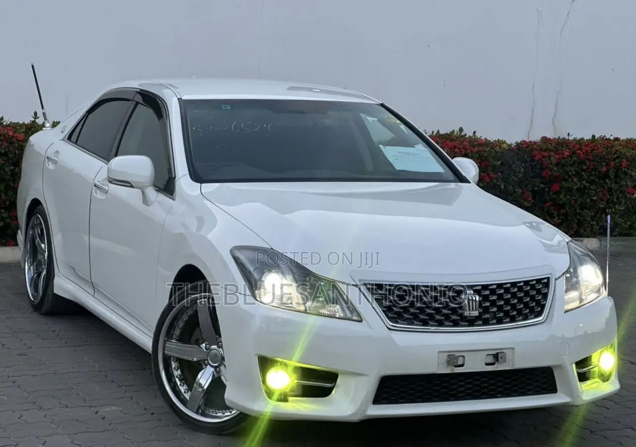 Toyota Crown 2012 Pearl
