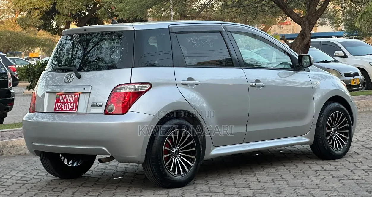 Toyota IST 2006 Silver