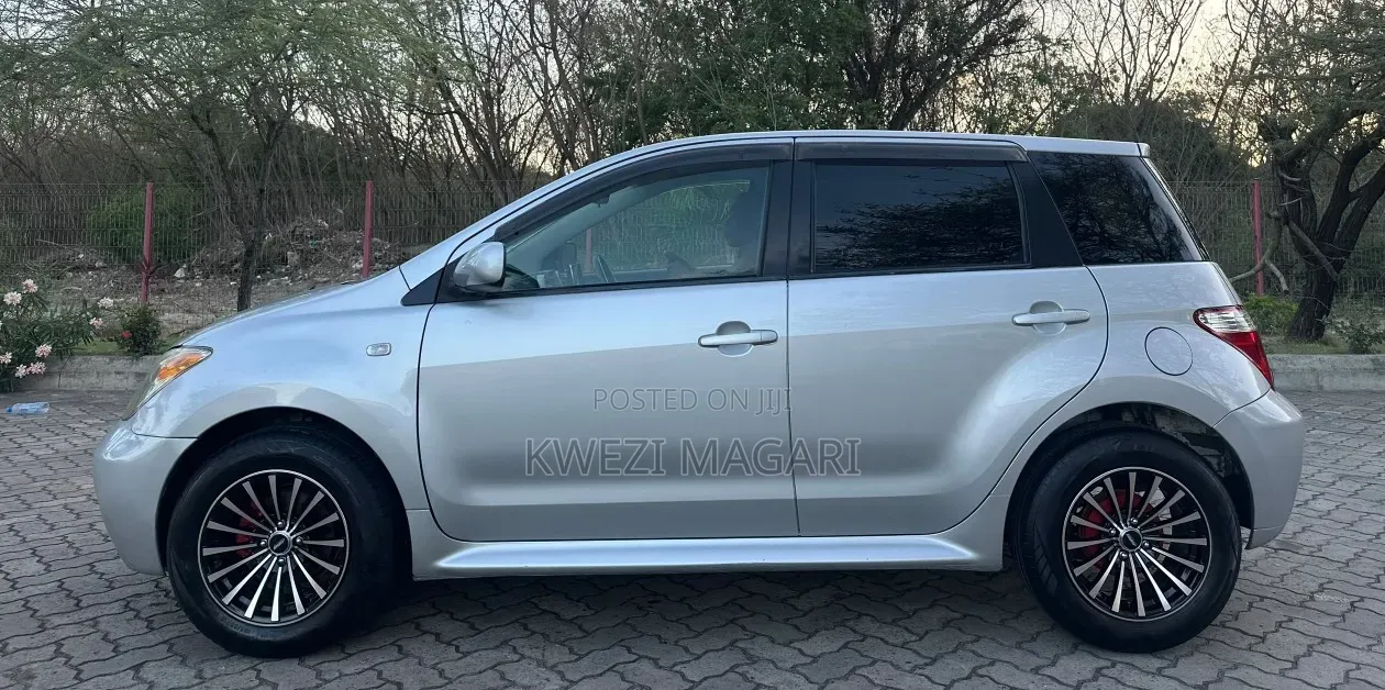 Toyota IST 2006 Silver