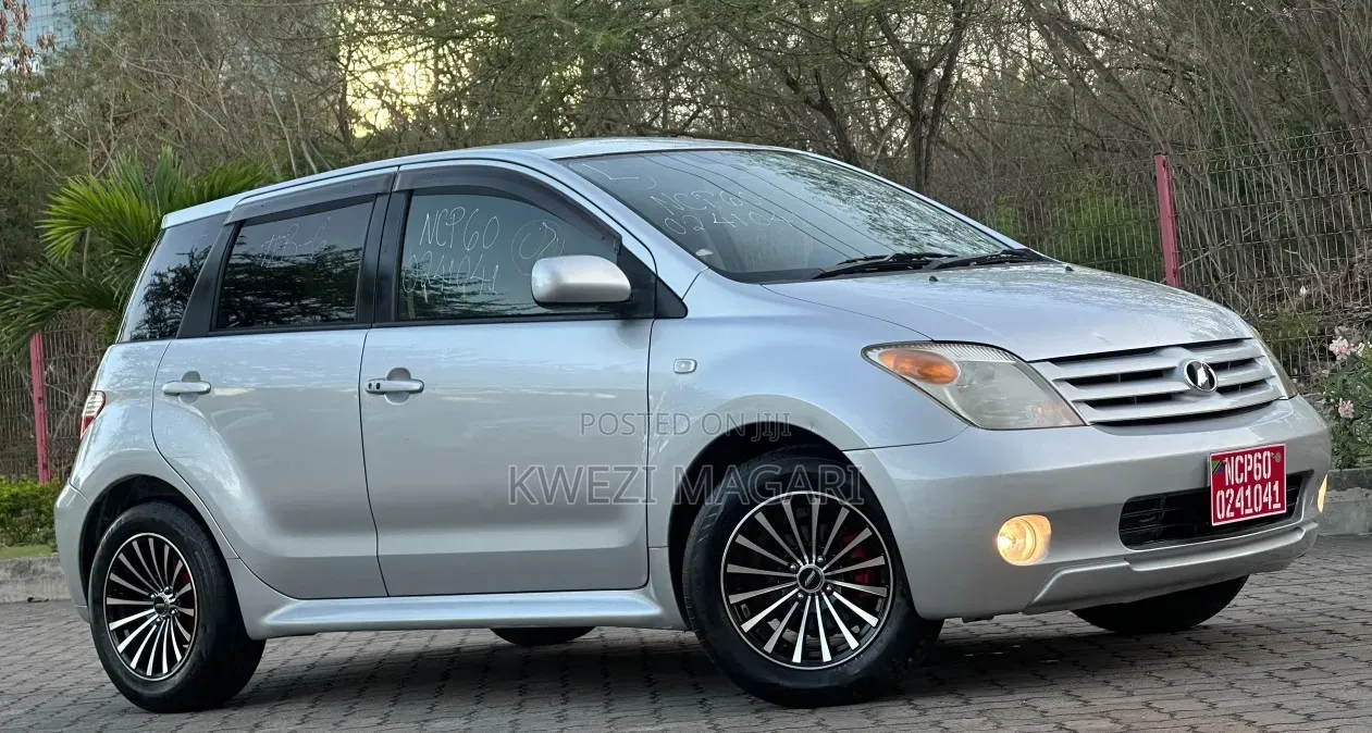 Toyota IST 2006 Silver