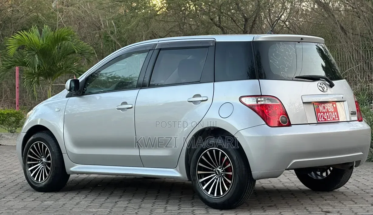 Toyota IST 2006 Silver