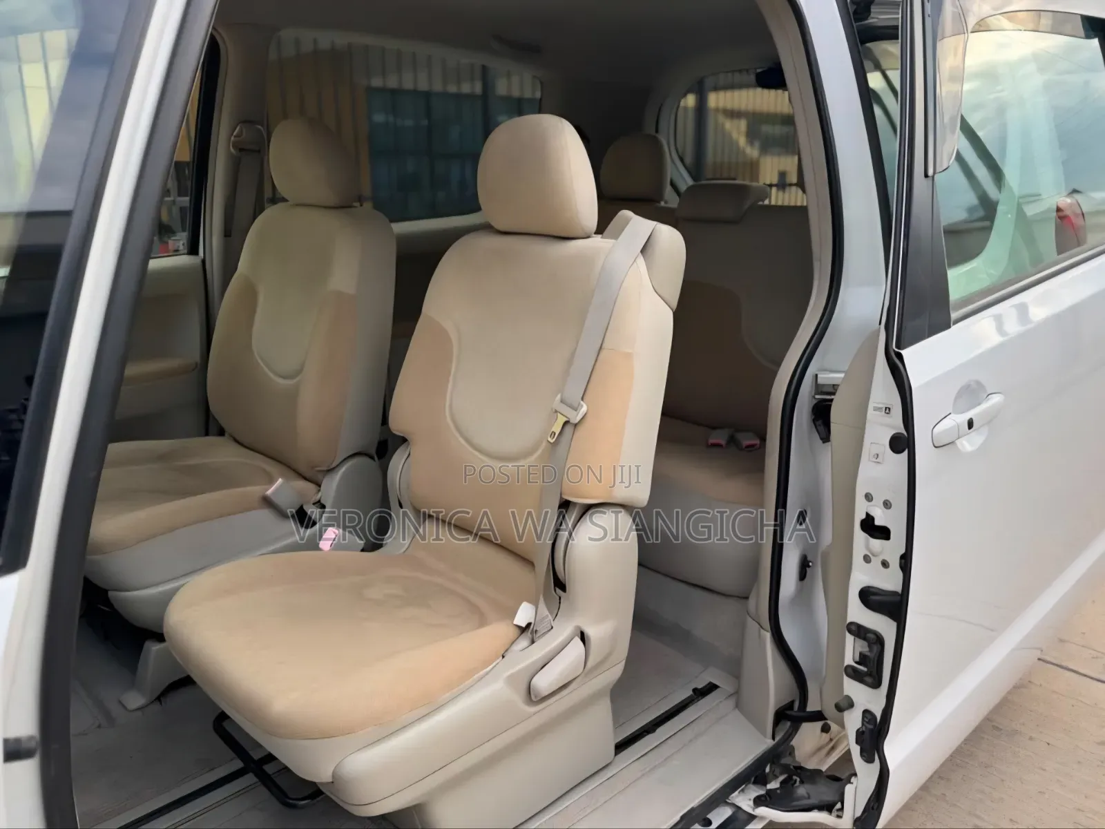 Toyota Porte 2005