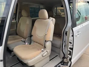 Toyota Porte 2005