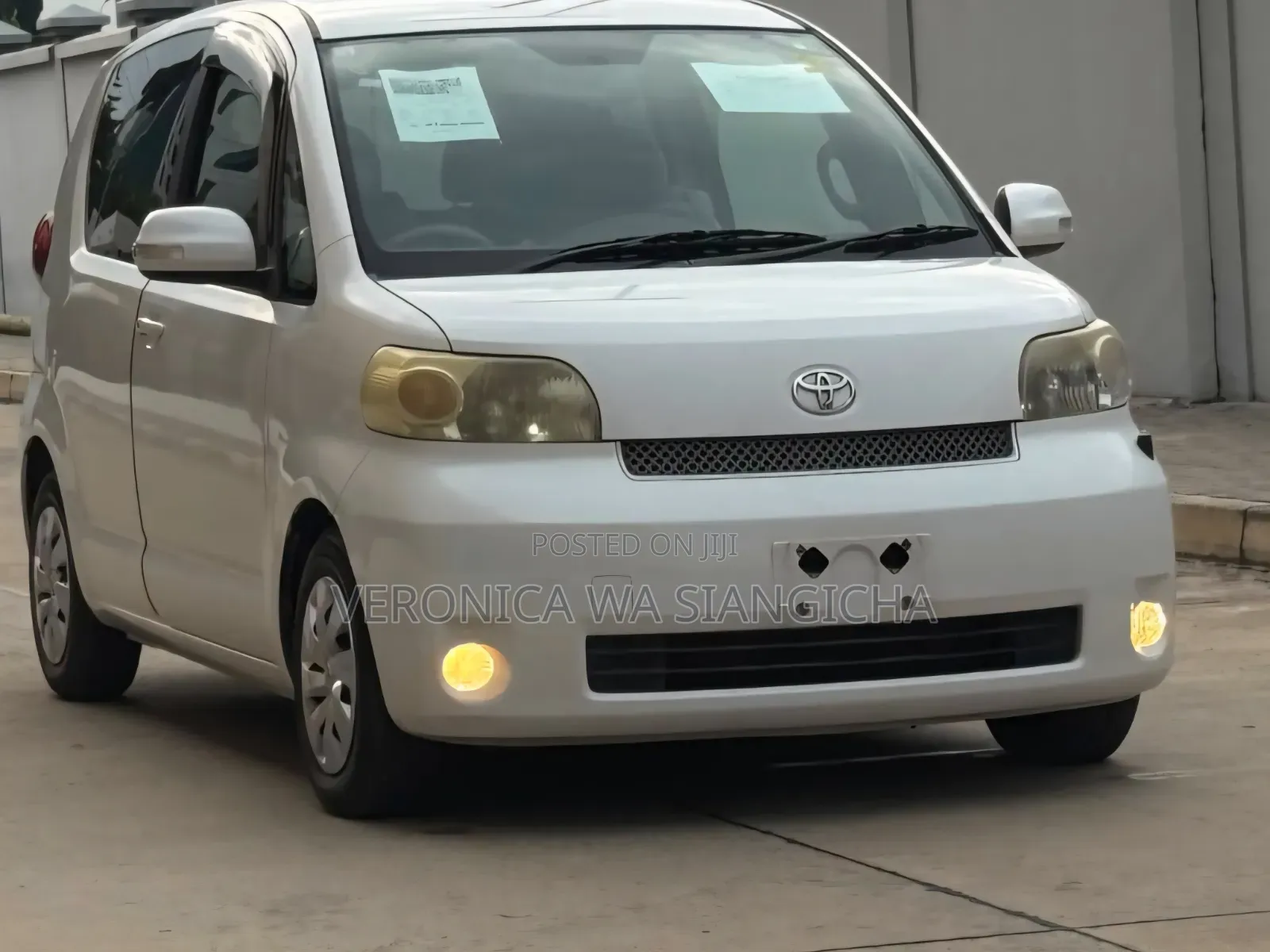 Toyota Porte 2005