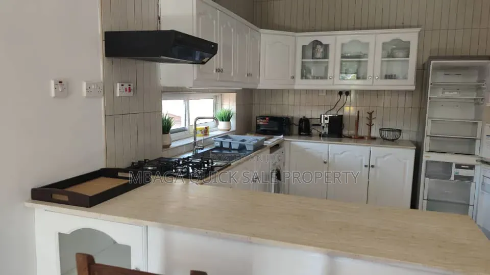 Furnished 2bdrm Apartment in Oyster Bay for rent