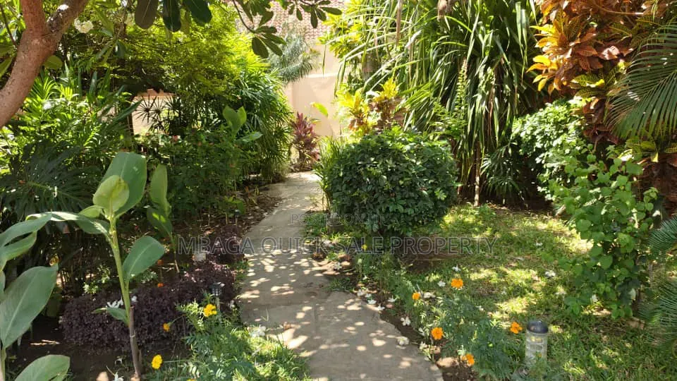 Furnished 2bdrm Apartment in Oyster Bay for rent