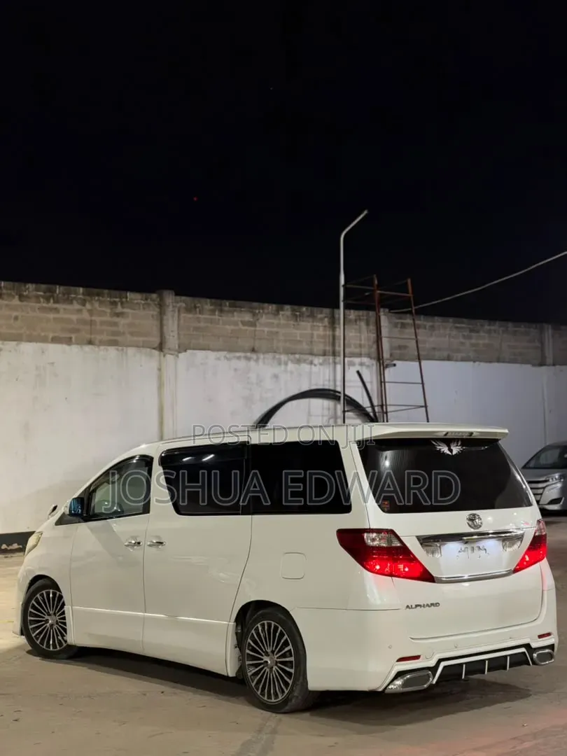 Toyota Alphard 2010 White