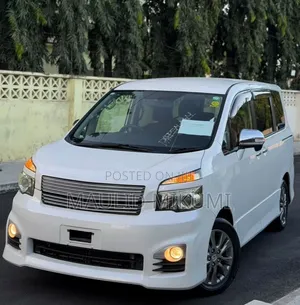 Toyota Noah 2011 White