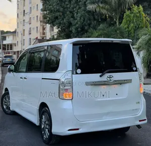 Toyota Noah 2011 White