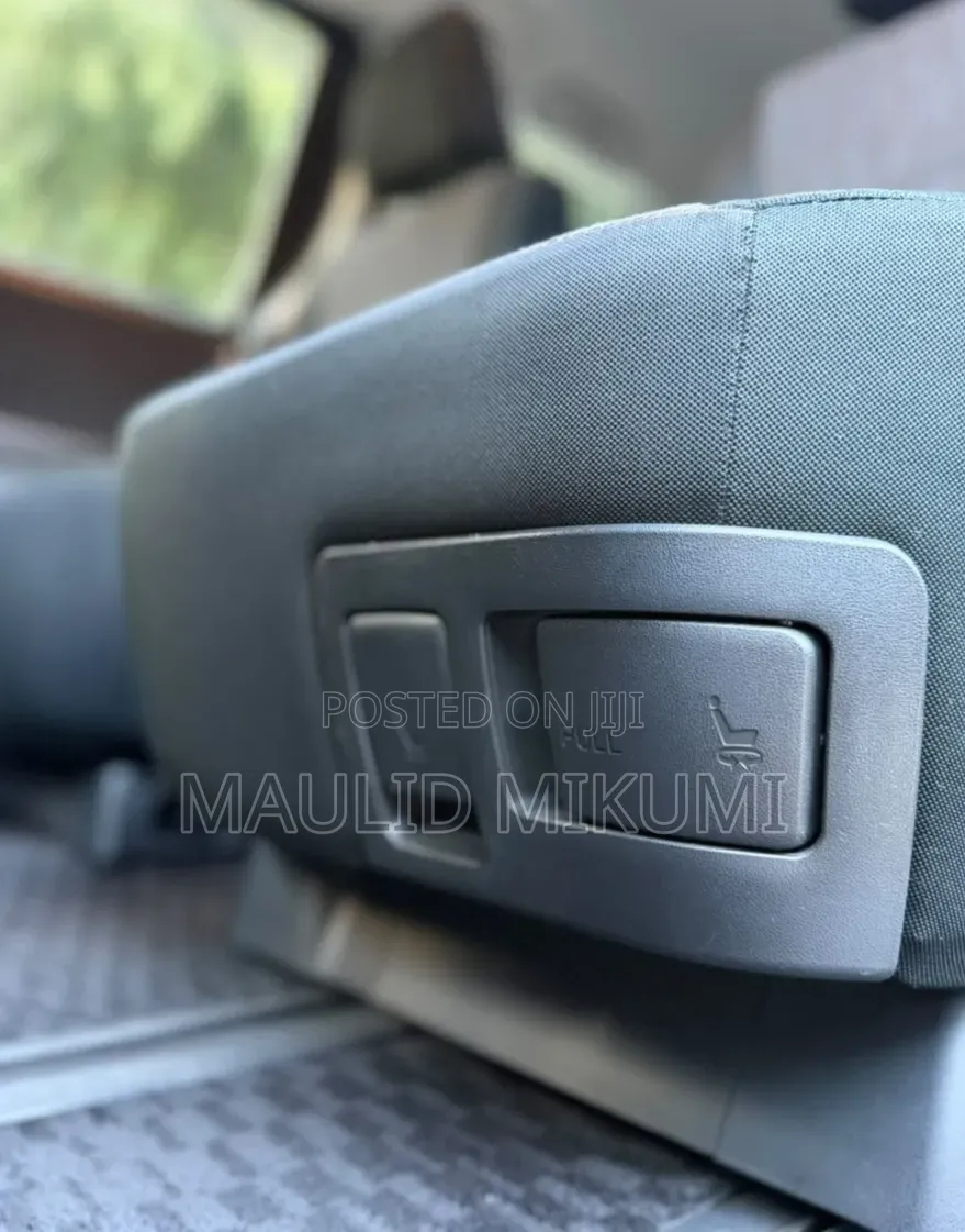 Toyota Noah 2011 White