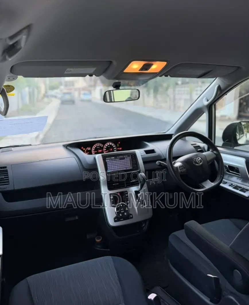 Toyota Noah 2011 White
