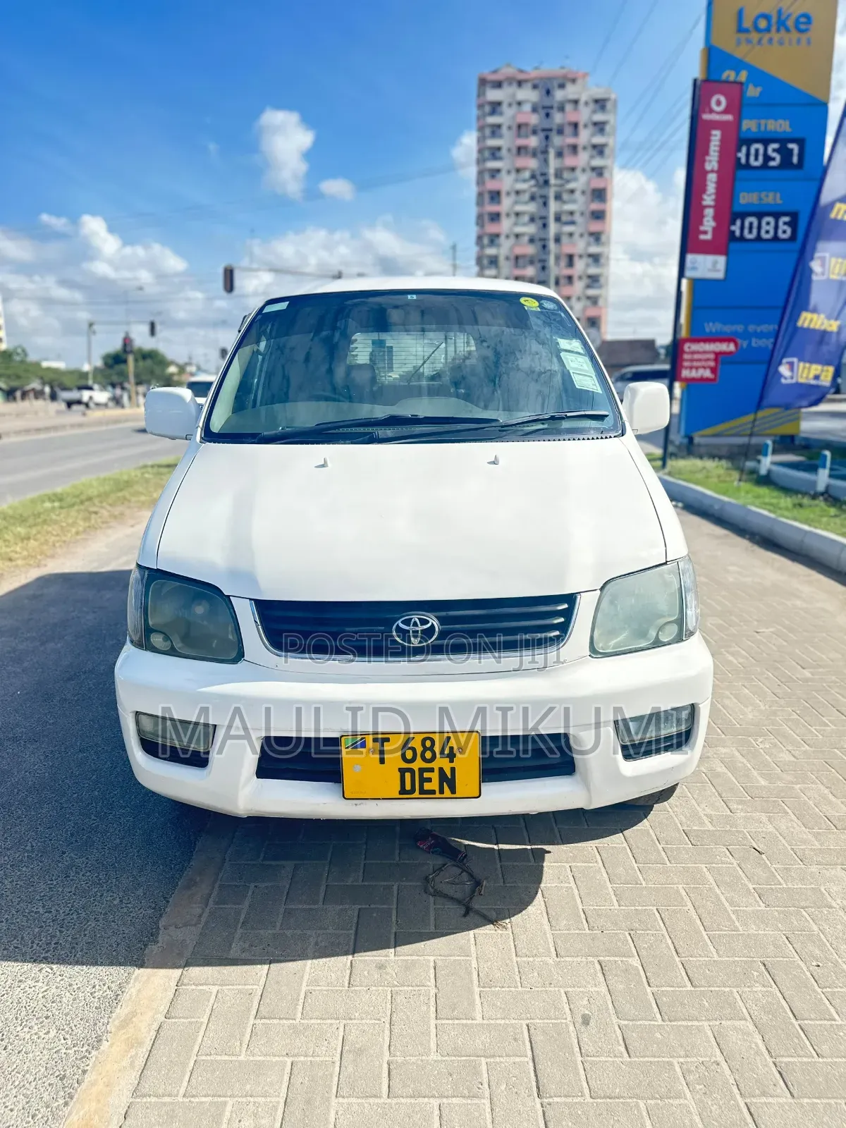 Toyota Noah 2002 White