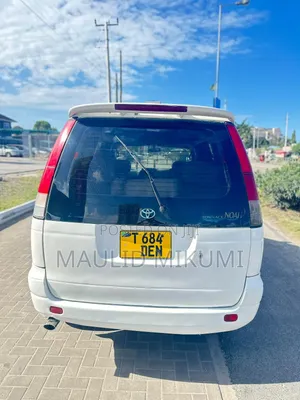Toyota Noah 2002 White