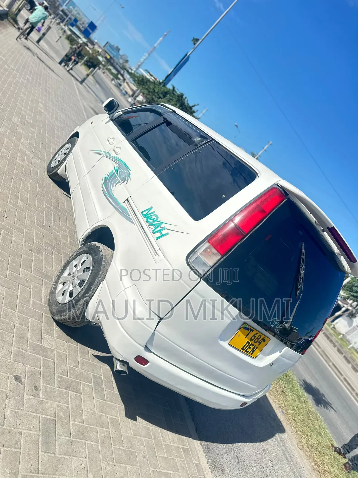 Toyota Noah 2002 White