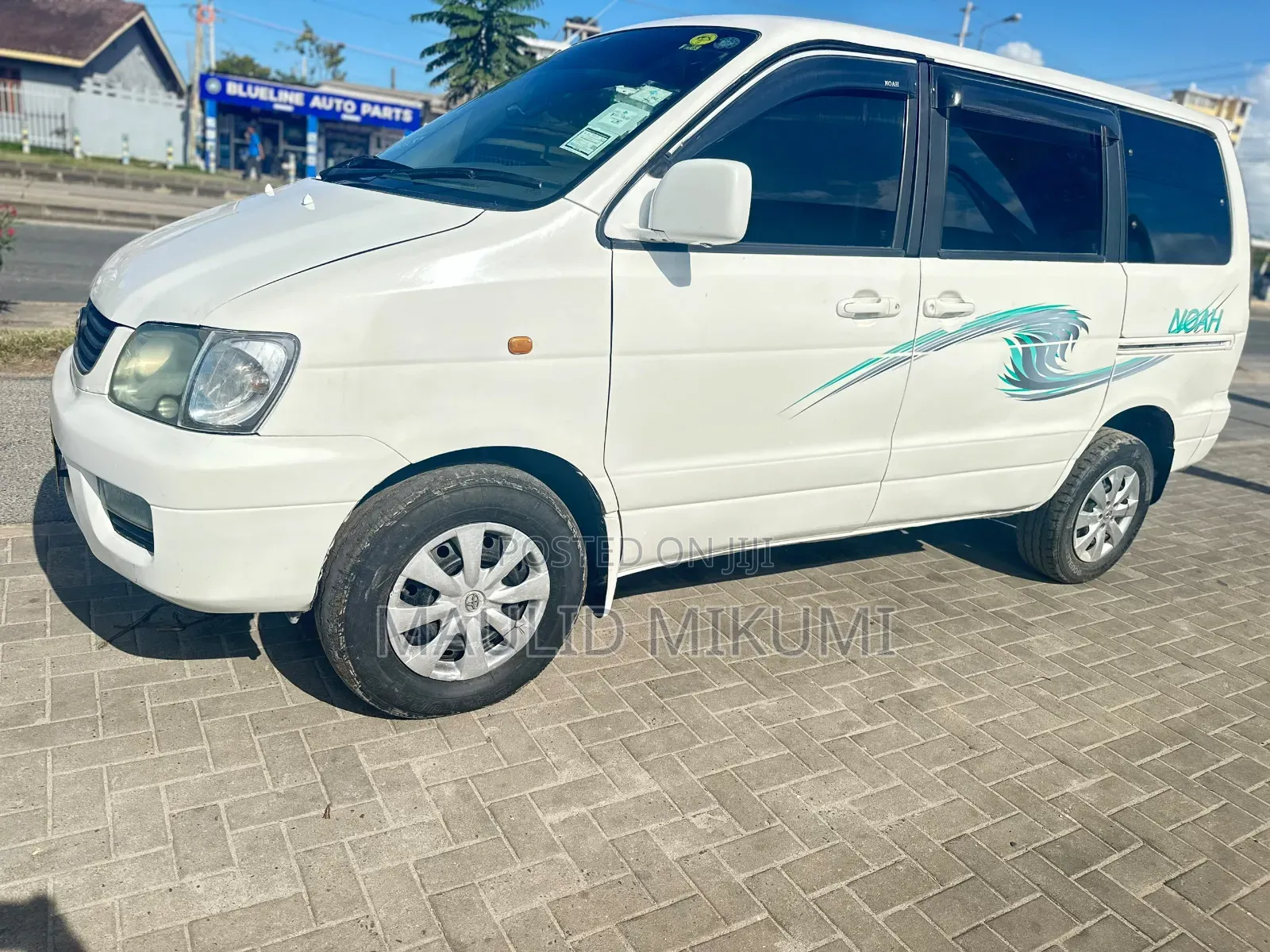Toyota Noah 2002 White