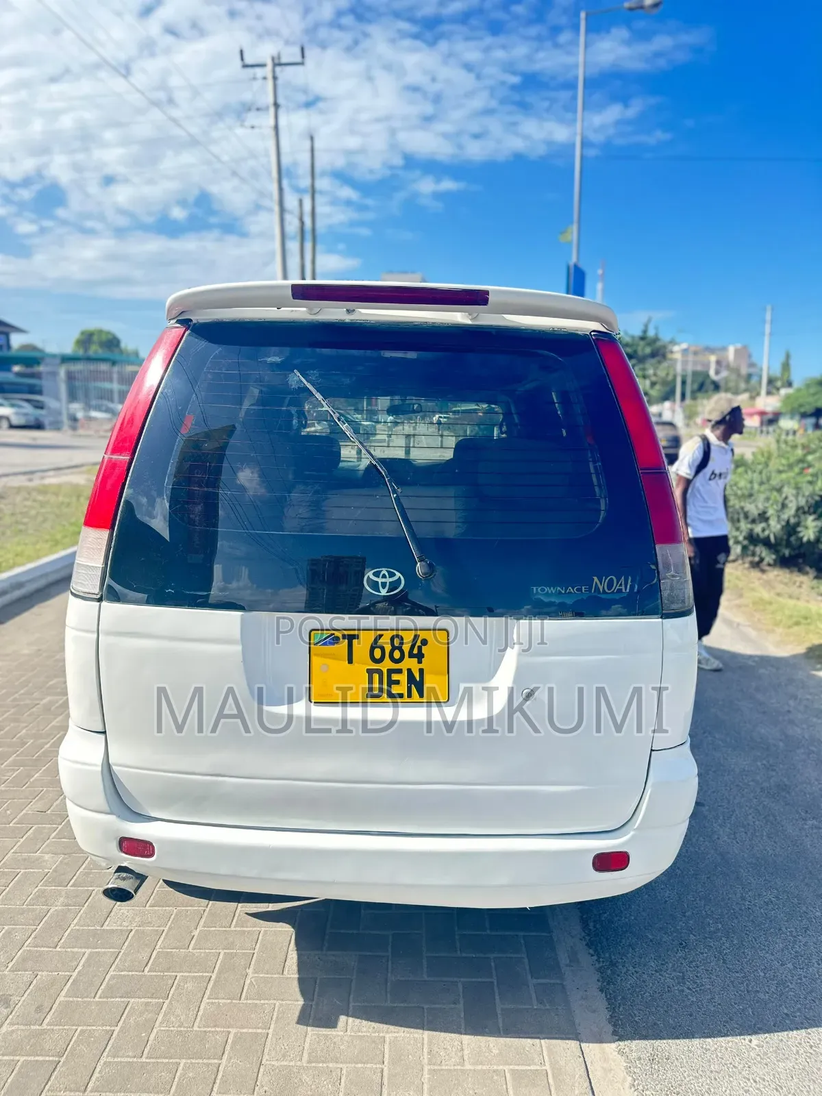 Toyota Noah 2002 White