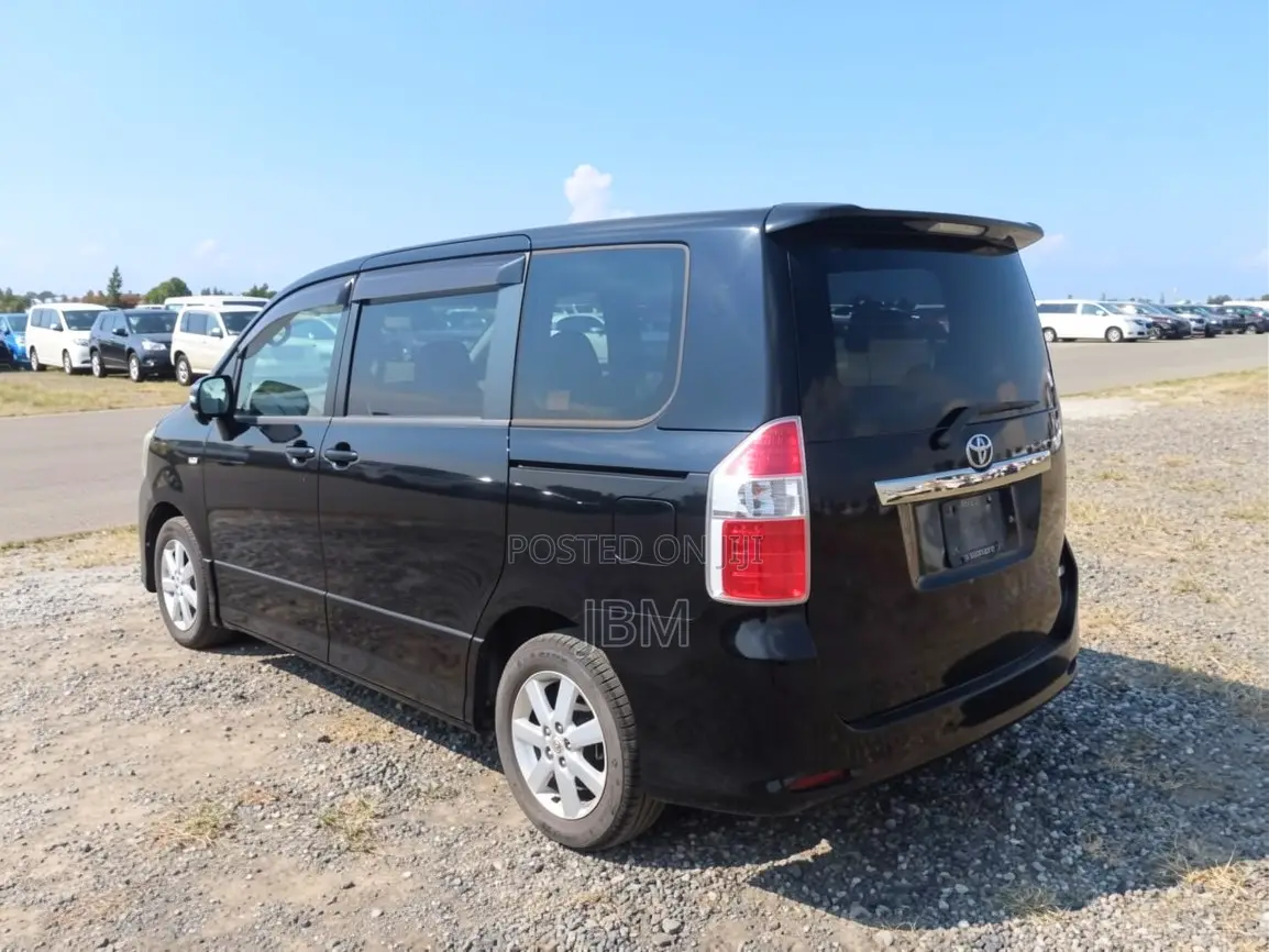 Toyota Noah 2009 Black