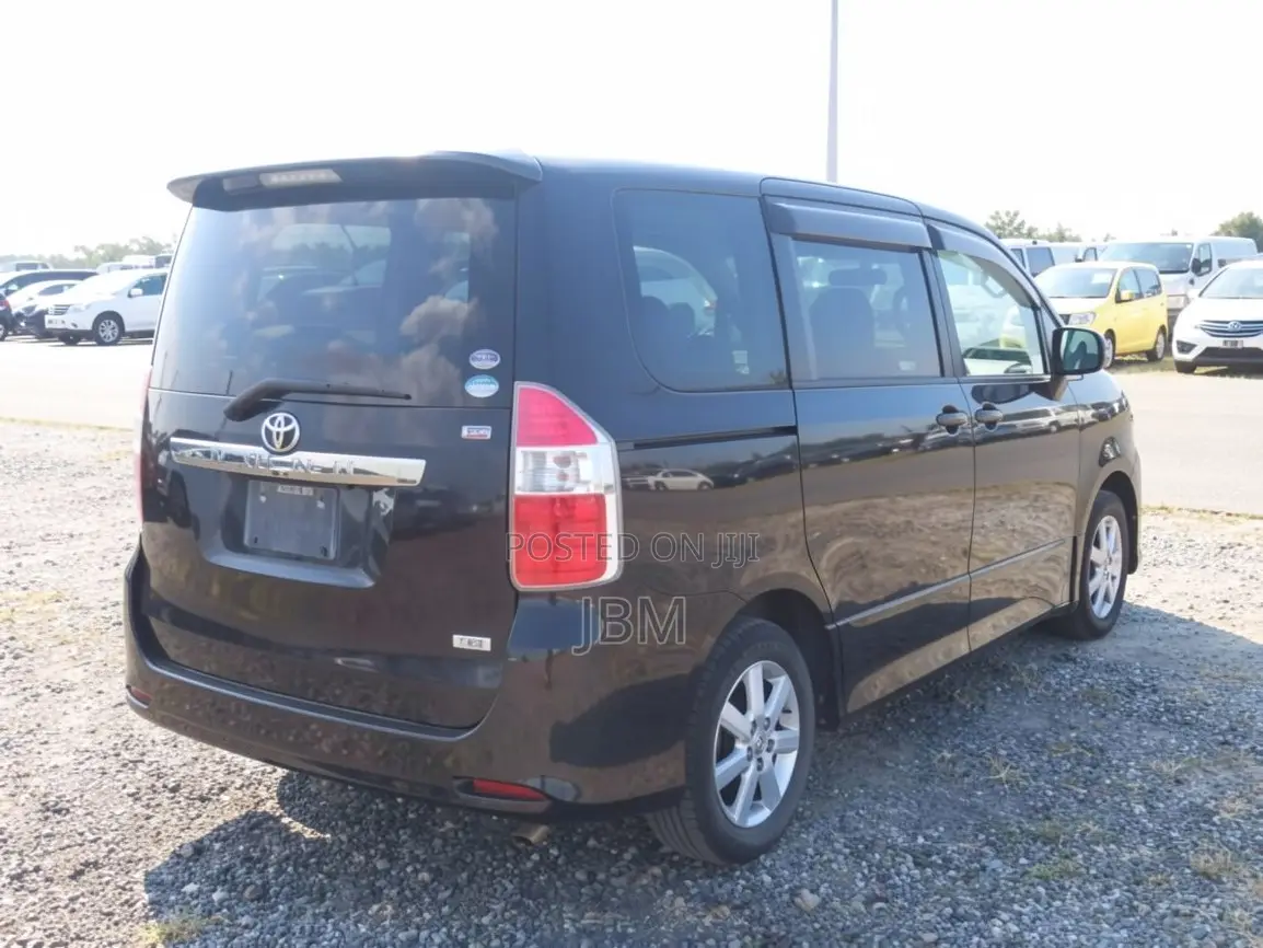 Toyota Noah 2009 Black