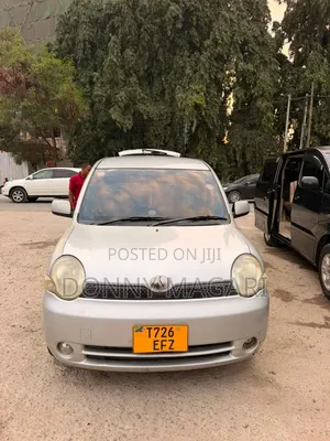Toyota Sienta 2004 Silver