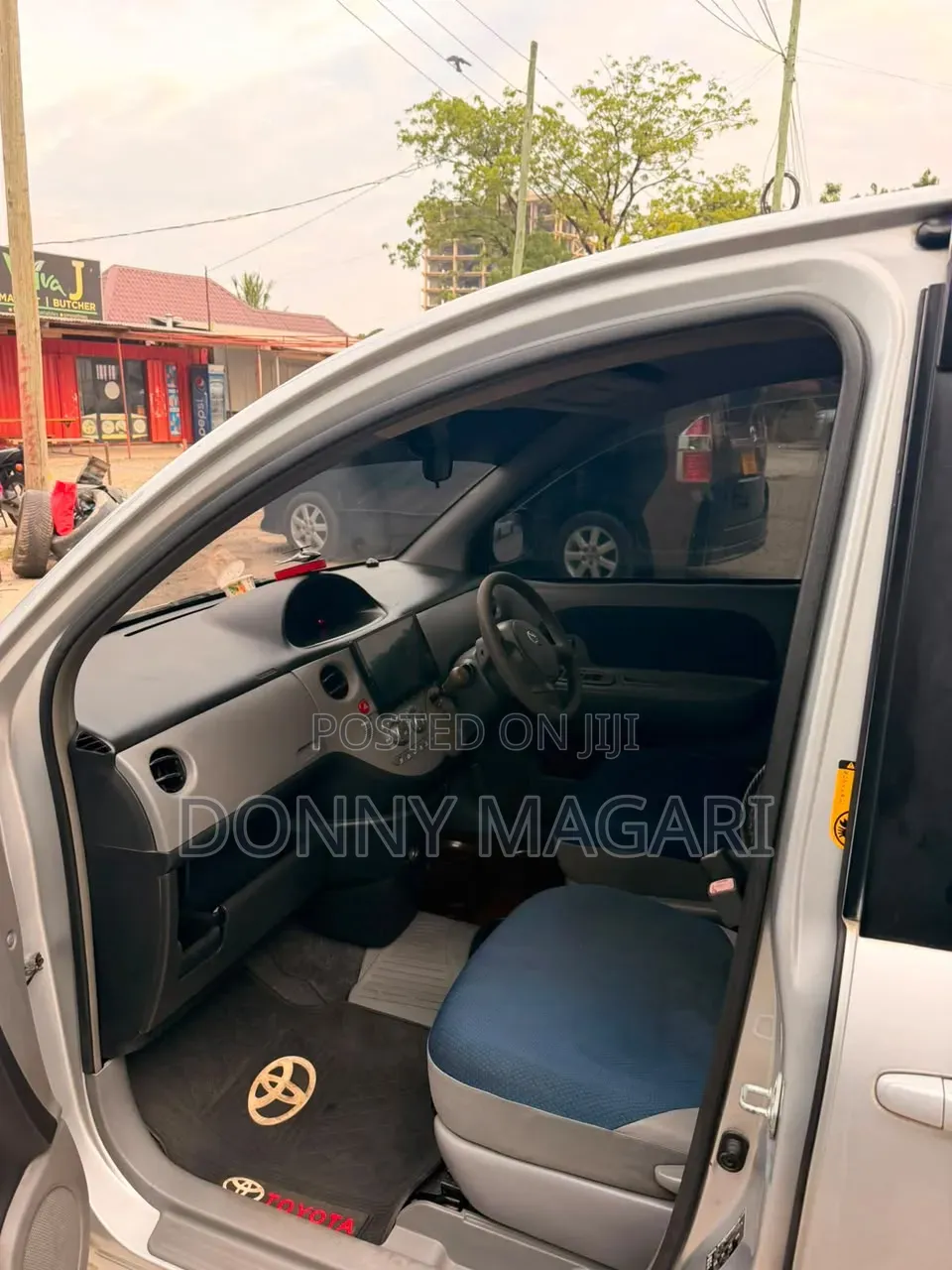Toyota Sienta 2004 Silver