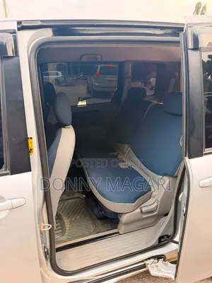 Toyota Sienta 2004 Silver