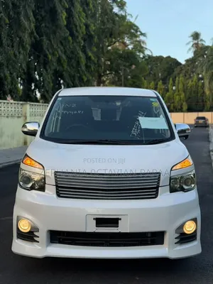 Toyota Noah 2011 White