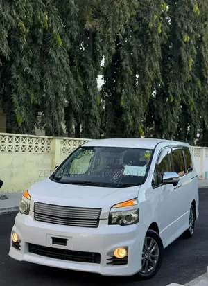 Toyota Noah 2011 White
