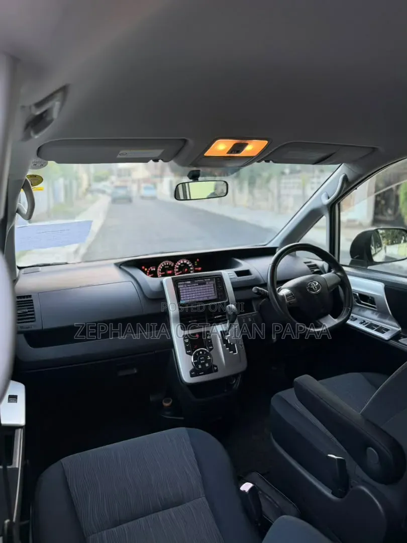 Toyota Noah 2011 White