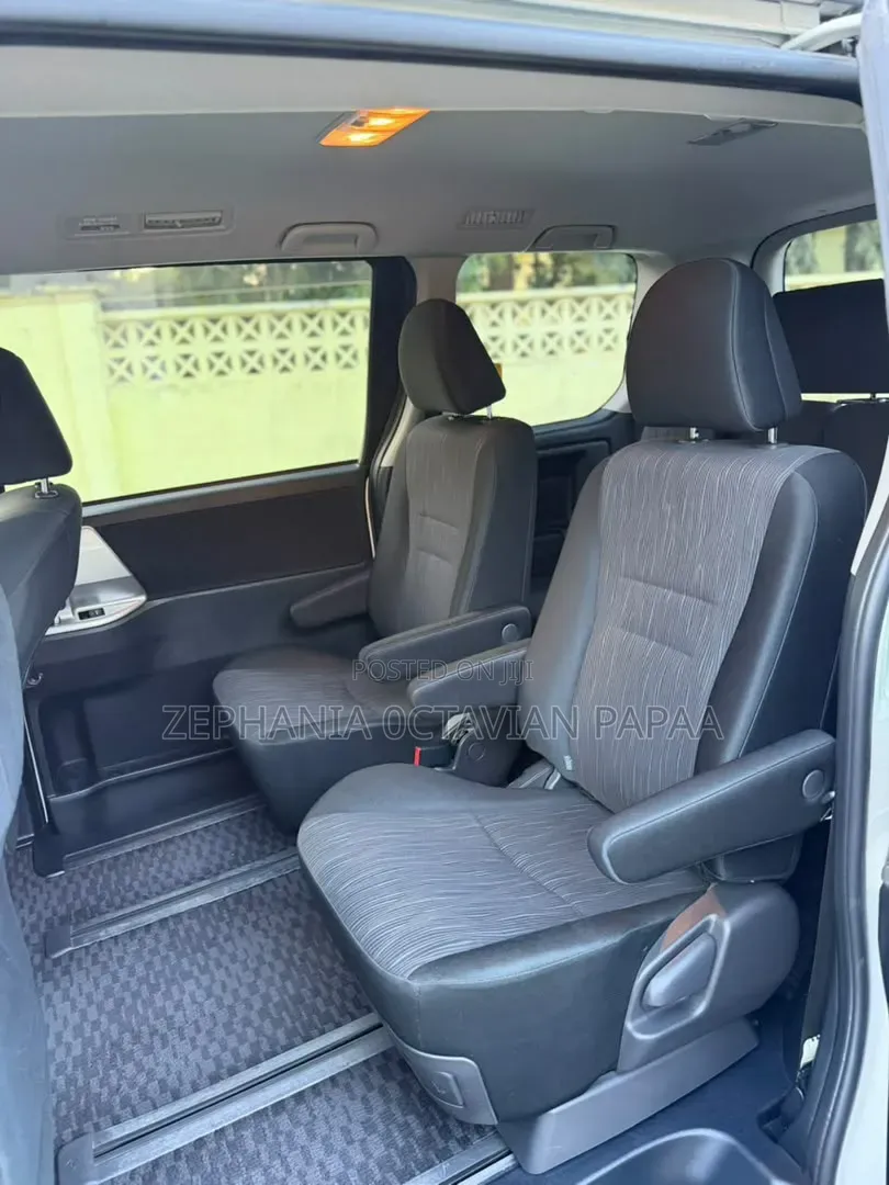 Toyota Noah 2011 White