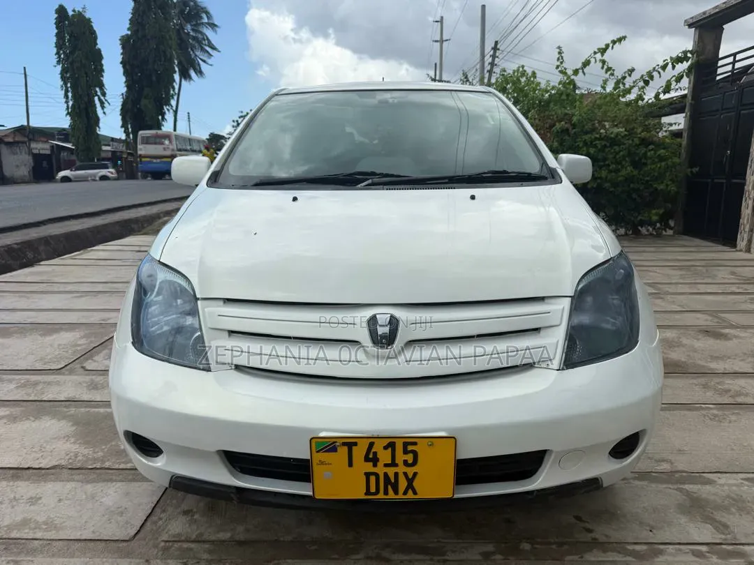 Toyota IST 2003 White