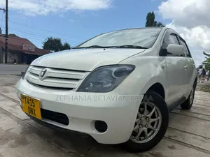 Toyota IST 2003 White
