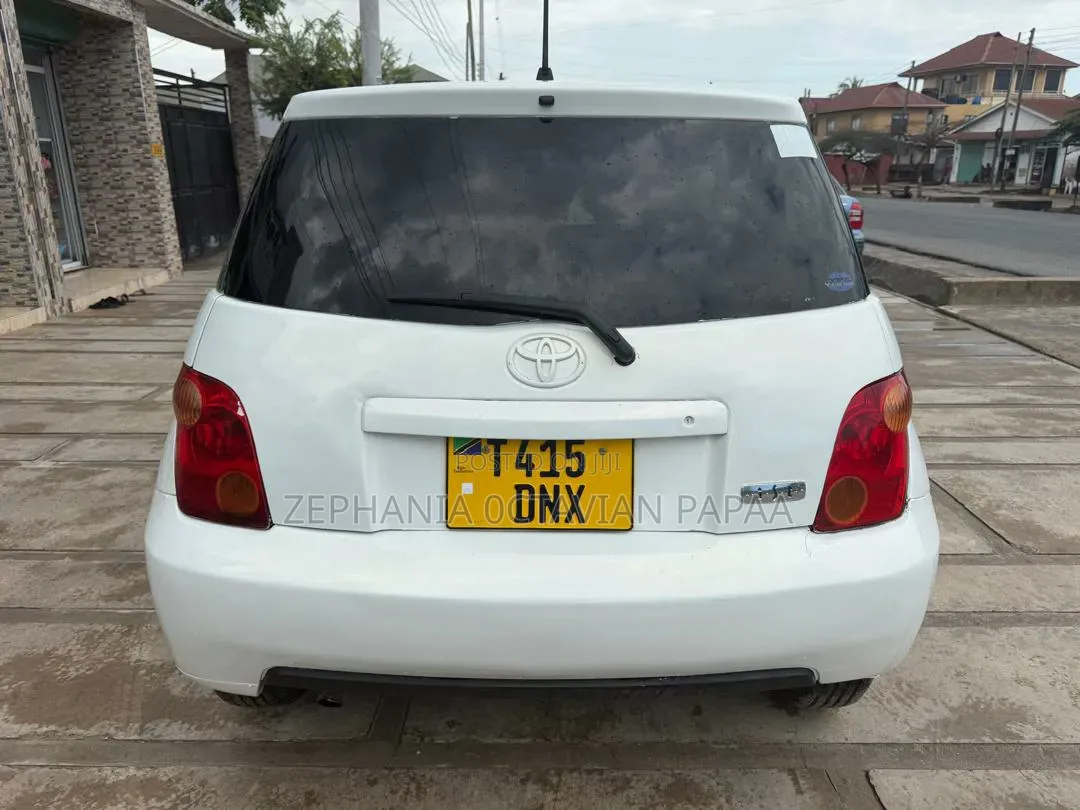 Toyota IST 2003 White