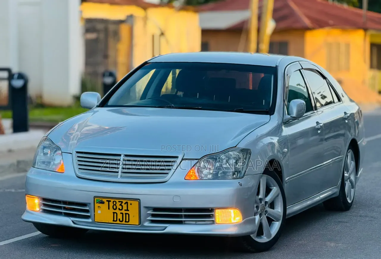 Toyota Crown 2004 Silver