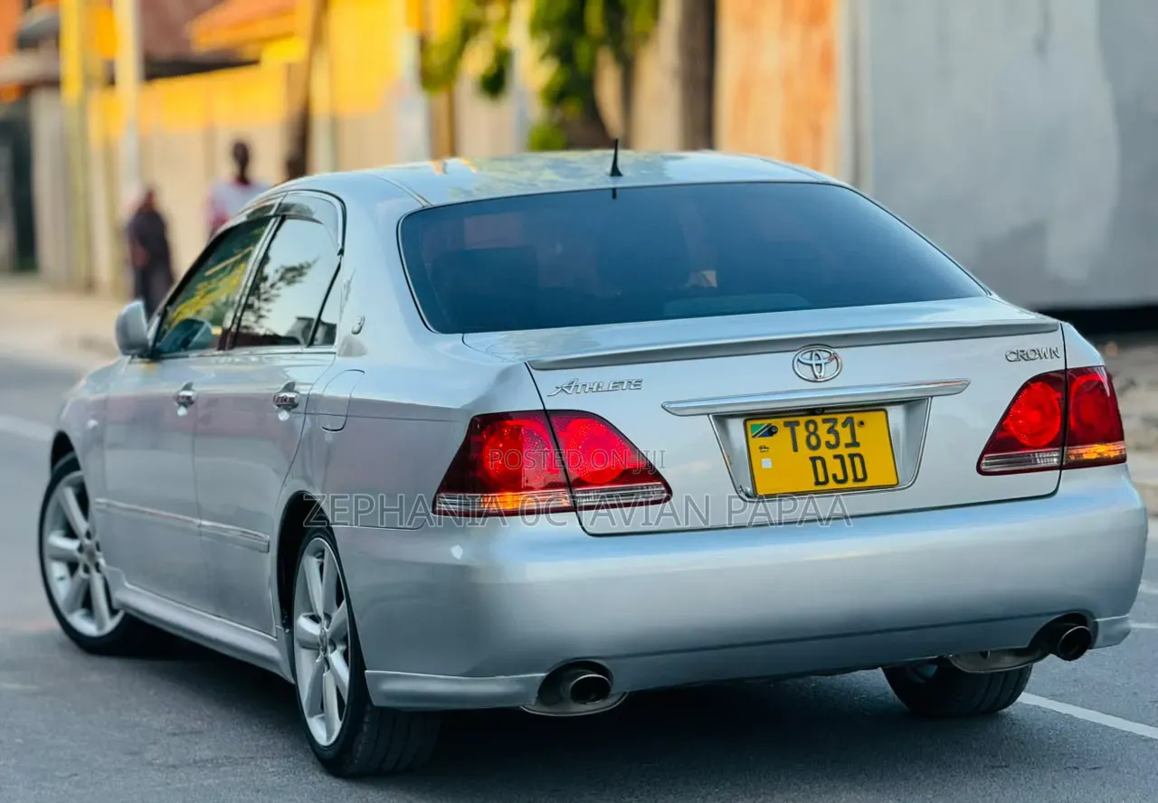 Toyota Crown 2004 Silver