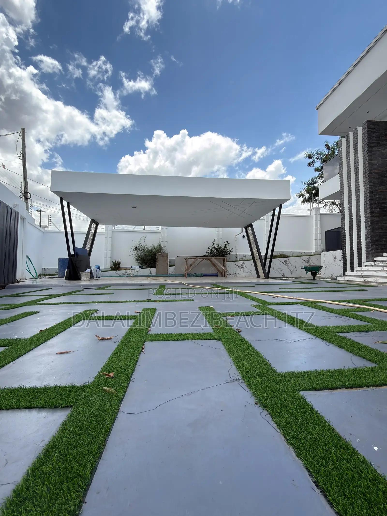 3bdrm Mansion in Goba Half London for sale