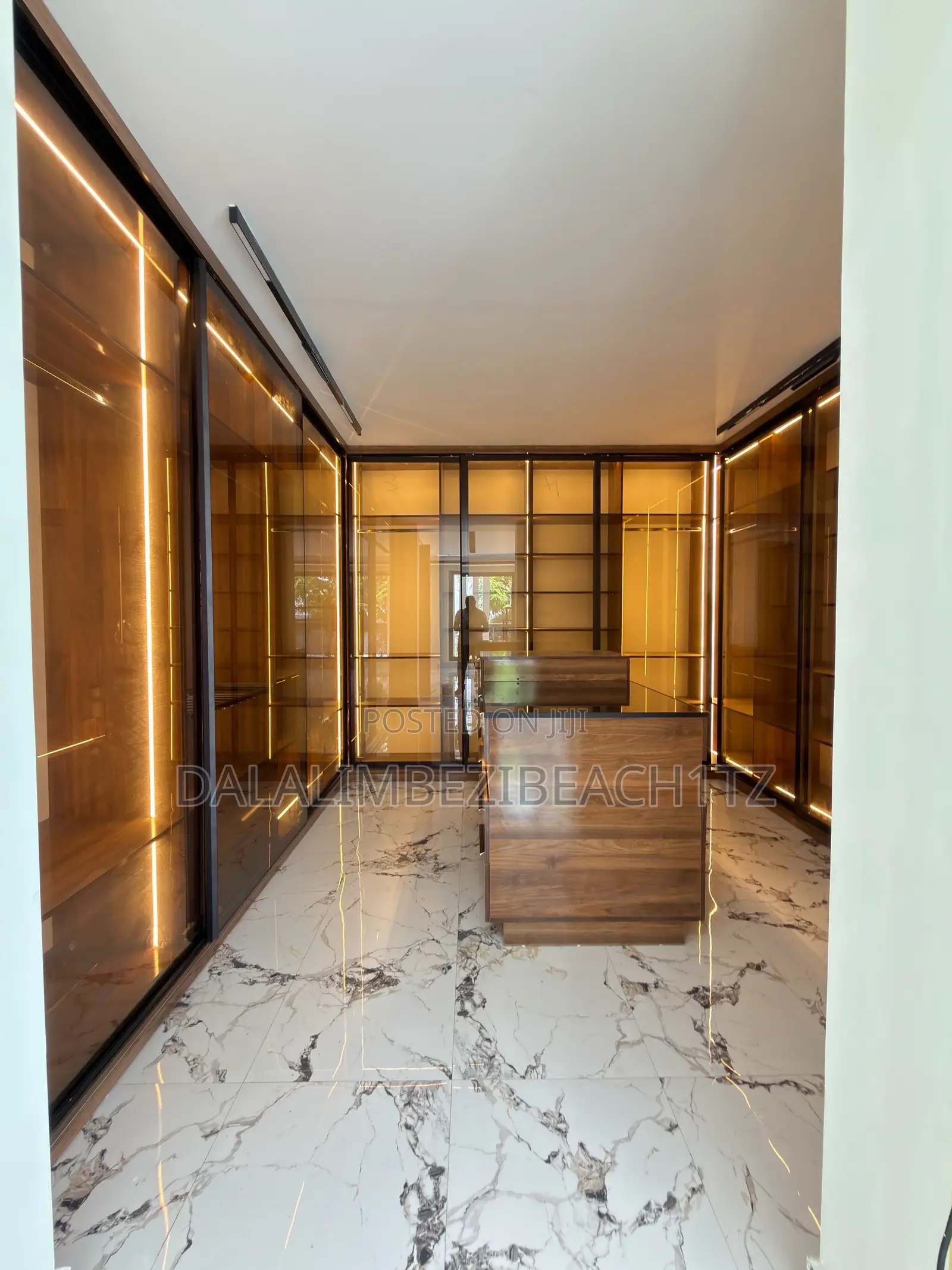 3bdrm Mansion in Goba Half London for sale